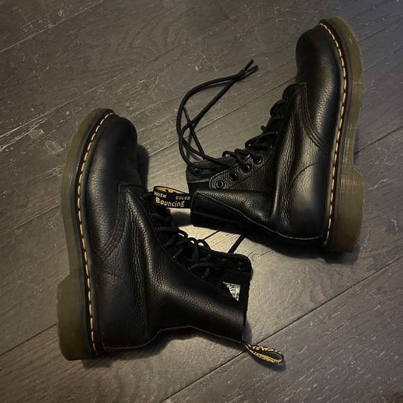 Dr Martens Pascal Boots Shoes Womens US 7 Black Leather 8-eye classic - Picture 5 of 10